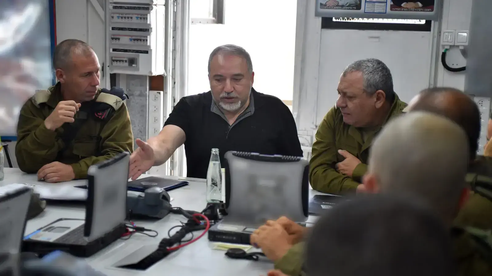 שר הביטחון אביגדור ליברמן בסיור עם כוחות שריון ברמת הגולן שר הביטחון אביגדור ליברמן בסיור עם כוחות שריון ברמת הגולן
