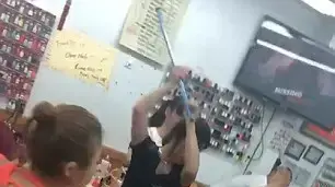 עובדות בסלון יופי הכו את הלקוחות כי סירבו לשלם עובדות בסלון יופי הכו את הלקוחות כי סירבו לשלם