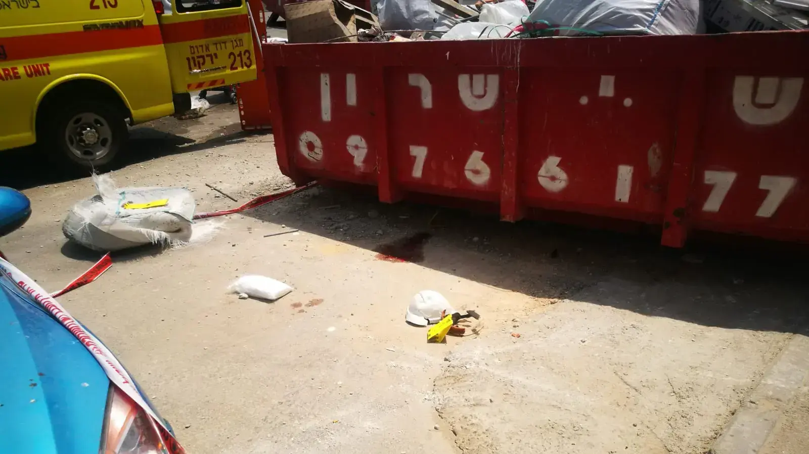 פועל שנפגע מחפץ כבד שנפל מגובה באתר בניה ברחוב פרופ' יובל נאמן בתל אביב 8 באוגוסט 2018 פועל שנפגע מחפץ כבד שנפל מגובה באתר בניה ברחוב פרופ' יובל נאמן בתל אביב 8 באוגוסט 2018