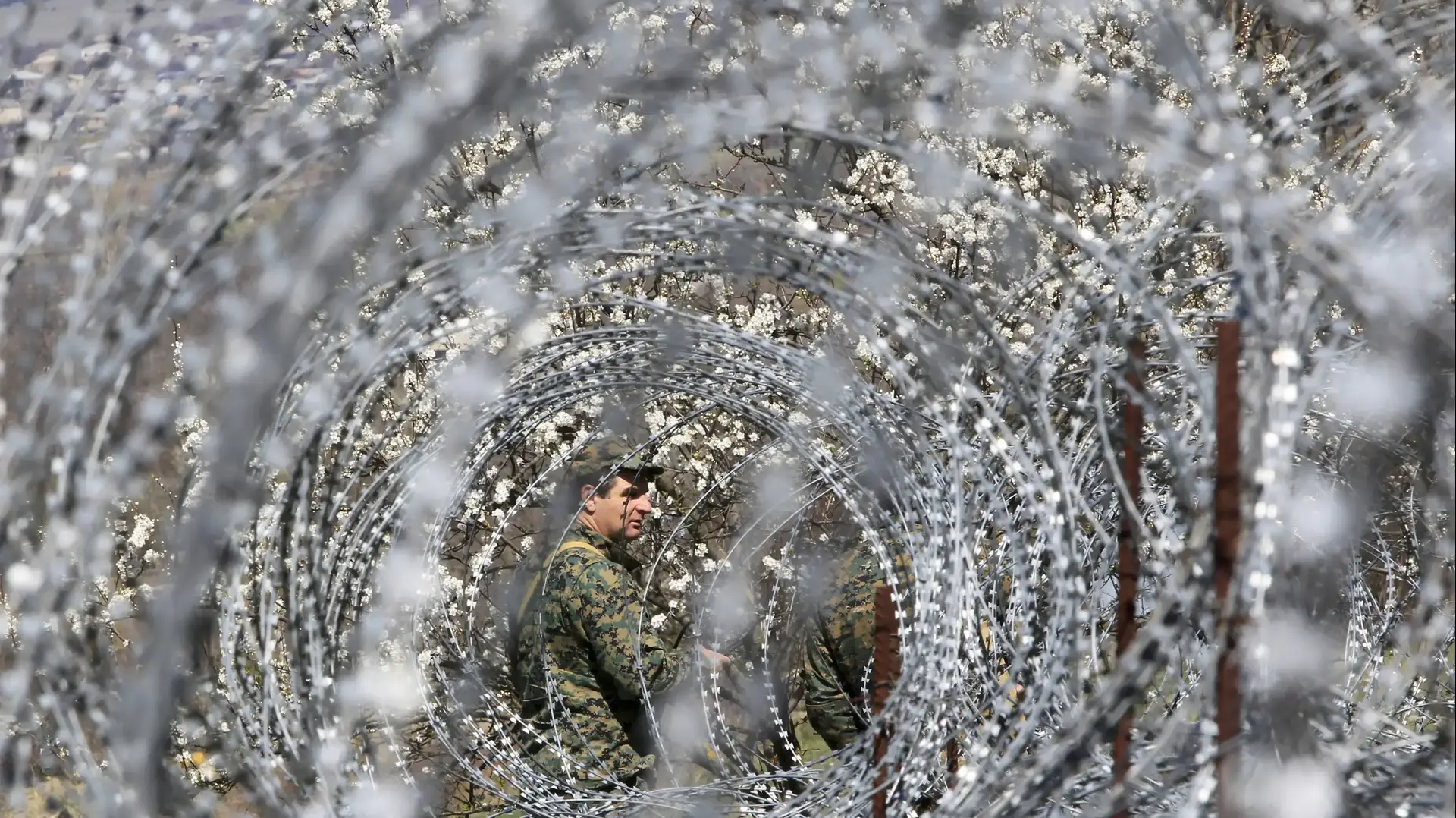 מלחמת רוסיה גאורגיה מגזין
April 8, 2017, Georgian border guards patrol a border with Georgia's breakaway region of South Ossetia מלחמת רוסיה גאורגיה מגזין
April 8, 2017, Georgian border guards patrol a border with Georgia's breakaway region of South Ossetia