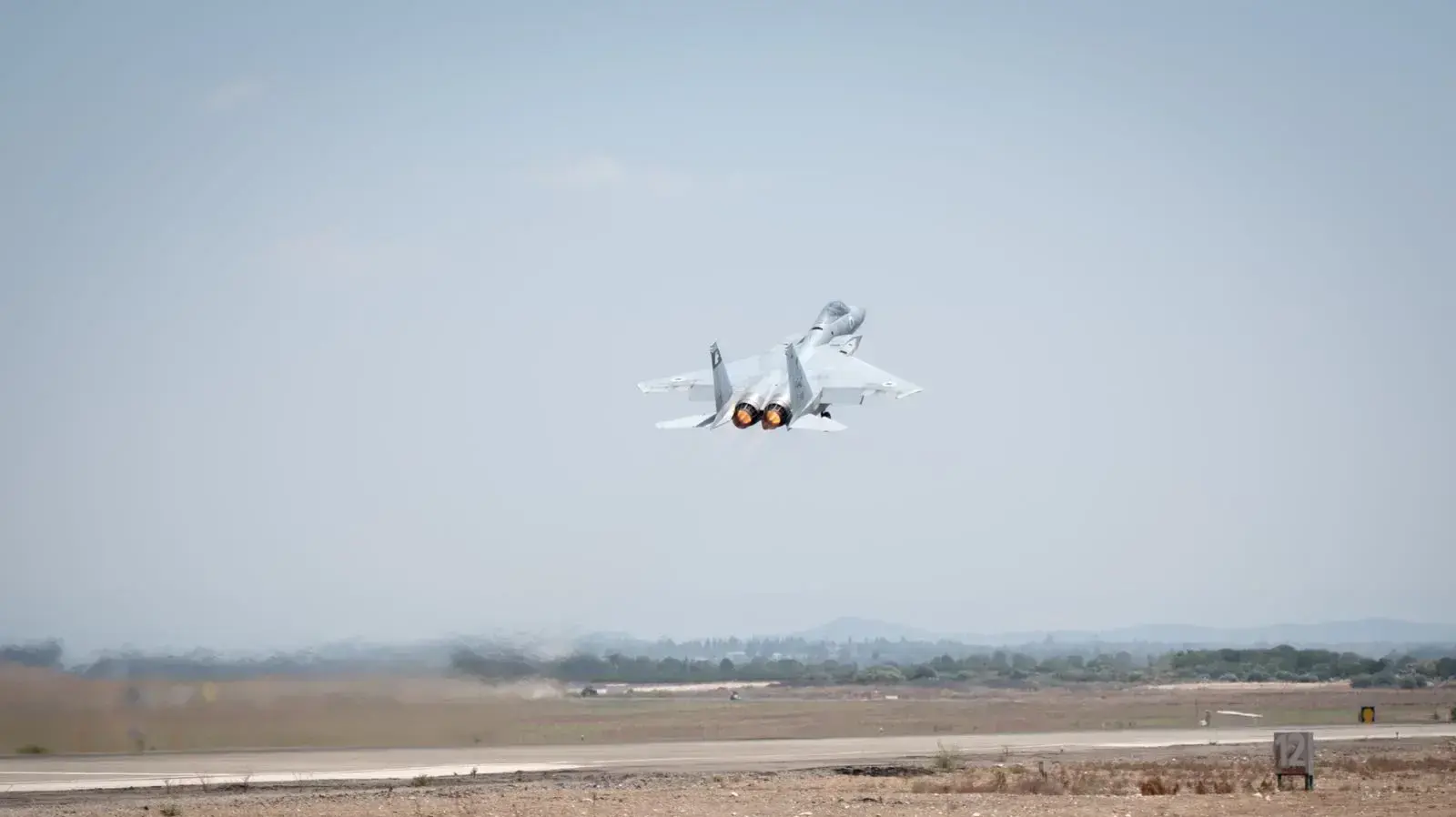 מטוס בז F15 בבסיס חיל האוויר תל נוף - ברקע התקיפה בעזה מטוס בז F15 בבסיס חיל האוויר תל נוף - ברקע התקיפה בעזה