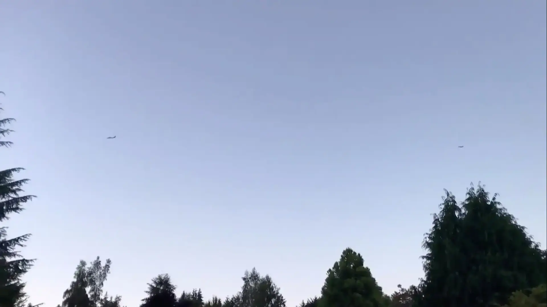 מטוס F-15 שהוקפץ למצוד אחר מטוס של "אלסקה איירליינס" שנגנב בידי מכונאי מנמה"ת בסיאטל, וושינגטון, 11 באוגוסט 2018 מטוס F-15 שהוקפץ למצוד אחר מטוס של "אלסקה איירליינס" שנגנב בידי מכונאי מנמה"ת בסיאטל, וושינגטון, 11 באוגוסט 2018