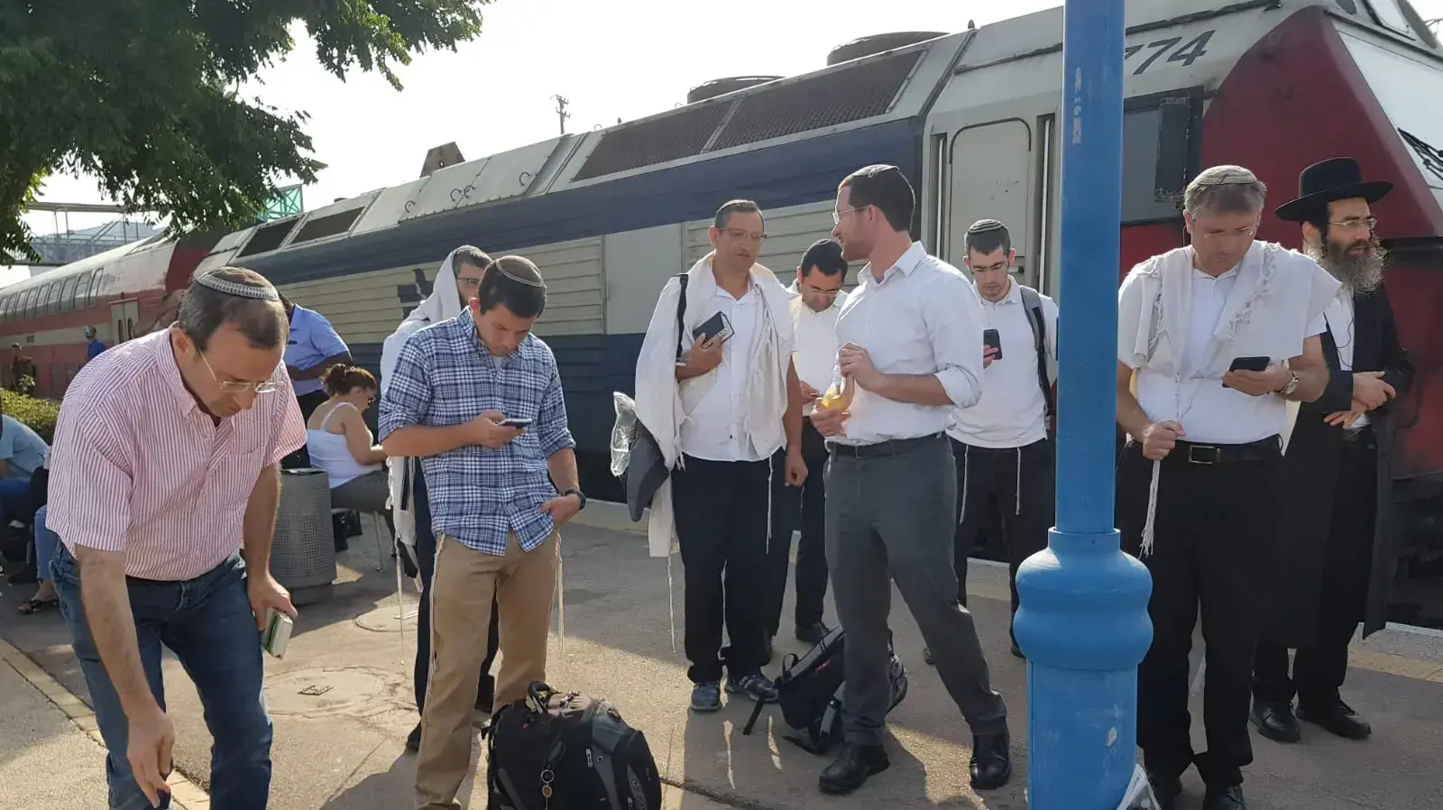 נוסעים שנתקעו על הרציף בתחנת הרכבת בלוד בשל עומסים, 12 באוגוסט 2018 נוסעים שנתקעו על הרציף בתחנת הרכבת בלוד בשל עומסים, 12 באוגוסט 2018