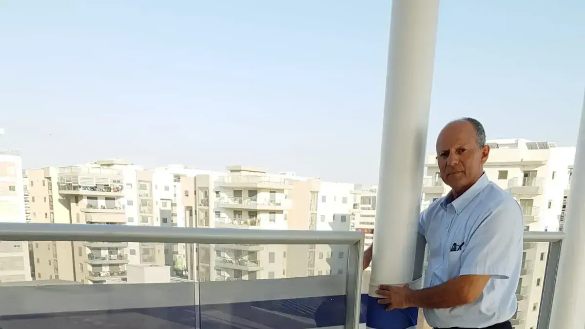 אבי אלקבץ, מתמודד על ראשות עיריית עפולה, במהלך הבחירות בעפולה אבי אלקבץ, מתמודד על ראשות עיריית עפולה, במהלך הבחירות בעפולה