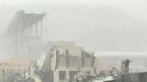 תיעוד מניסיונות חילוץ קריסת הגשר בגנואה, איטליה 14 באוגוסט 2018 תיעוד מניסיונות חילוץ קריסת הגשר בגנואה, איטליה 14 באוגוסט 2018