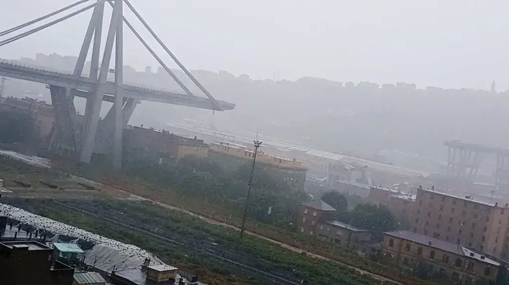גשר שקרס בעיר גנואה, איטליה, 14 באוגוסט 2018 גשר שקרס בעיר גנואה, איטליה, 14 באוגוסט 2018
