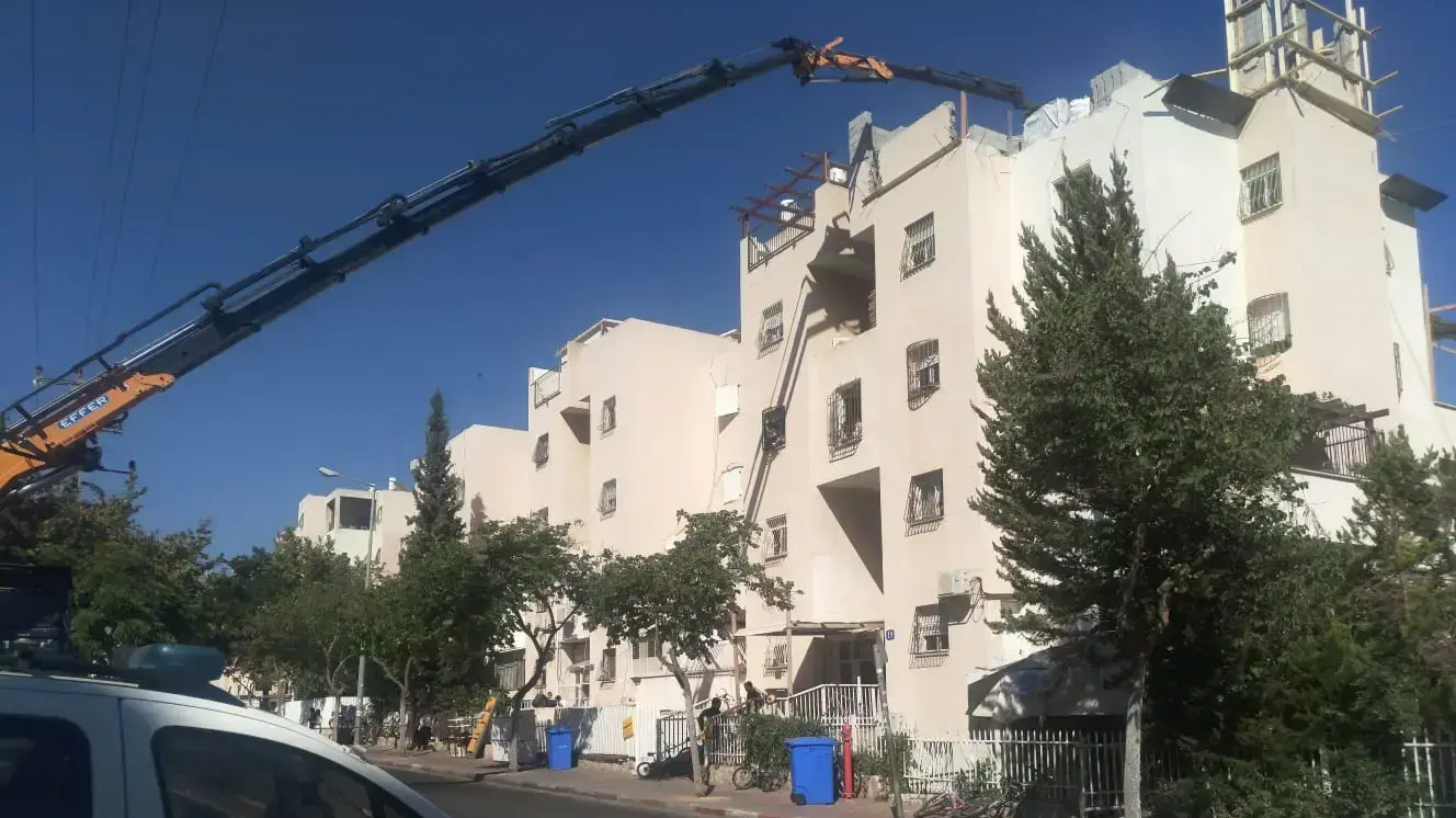 הבניין בו ילד כבן 4 שנפל מרפסת ביתו במודיעין עלית ונפגע באורח קשה. אוגוסט 2018 הבניין בו ילד כבן 4 שנפל מרפסת ביתו במודיעין עלית ונפגע באורח קשה. אוגוסט 2018