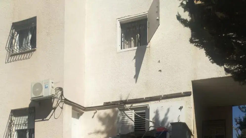 הבניין בו ילד כבן 4 שנפל מרפסת ביתו במודיעין עלית ונפגע באורח קשה. אוגוסט 2018 הבניין בו ילד כבן 4 שנפל מרפסת ביתו במודיעין עלית ונפגע באורח קשה. אוגוסט 2018