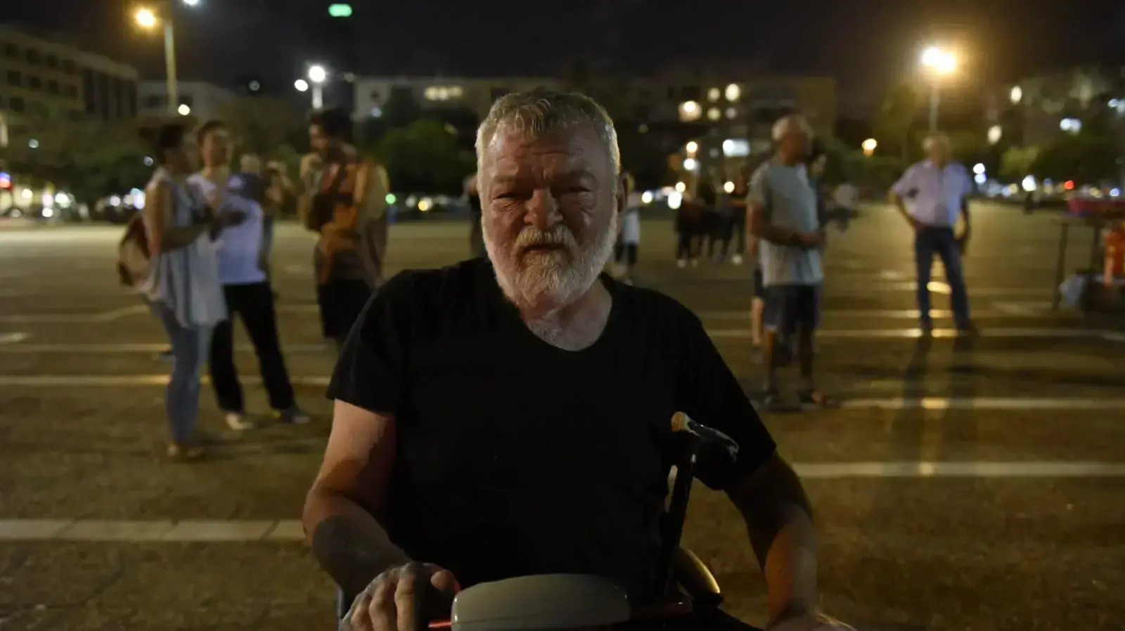 מאות תושבי עוטף עזה מפגינים בצומת עזריאלי בתל אביב נגד אזלת יד הממשלה, ה-18 באוגוסט 2018 מאות תושבי עוטף עזה מפגינים בצומת עזריאלי בתל אביב נגד אזלת יד הממשלה, ה-18 באוגוסט 2018