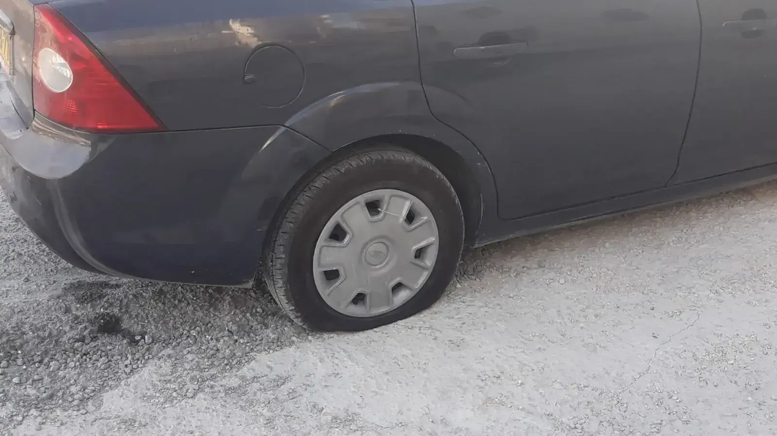 כתובות נאצה וניקוב צמיגים בשכונת עיסאוויה שבמזרח ירושלים, 19 באוגוסט 2018 כתובות נאצה וניקוב צמיגים בשכונת עיסאוויה שבמזרח ירושלים, 19 באוגוסט 2018