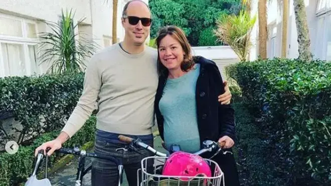 השרה לענייני נשים של ניו זילנד, ג'ולי גנטר, בדרך לבית החולים כדי ללדת, 19 באוגוסט 2018 השרה לענייני נשים של ניו זילנד, ג'ולי גנטר, בדרך לבית החולים כדי ללדת, 19 באוגוסט 2018