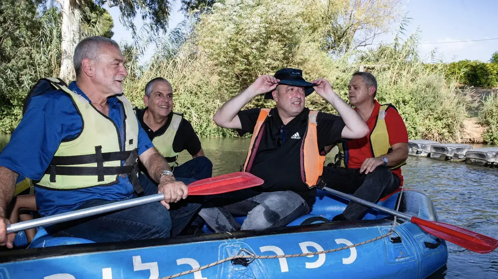 המשנה למנכ"ל משרד הבריאות פרופ' איתמר גרוטו בנחלי דרום רמת הגולן לאחר בהלת העכברת המשנה למנכ"ל משרד הבריאות פרופ' איתמר גרוטו בנחלי דרום רמת הגולן לאחר בהלת העכברת