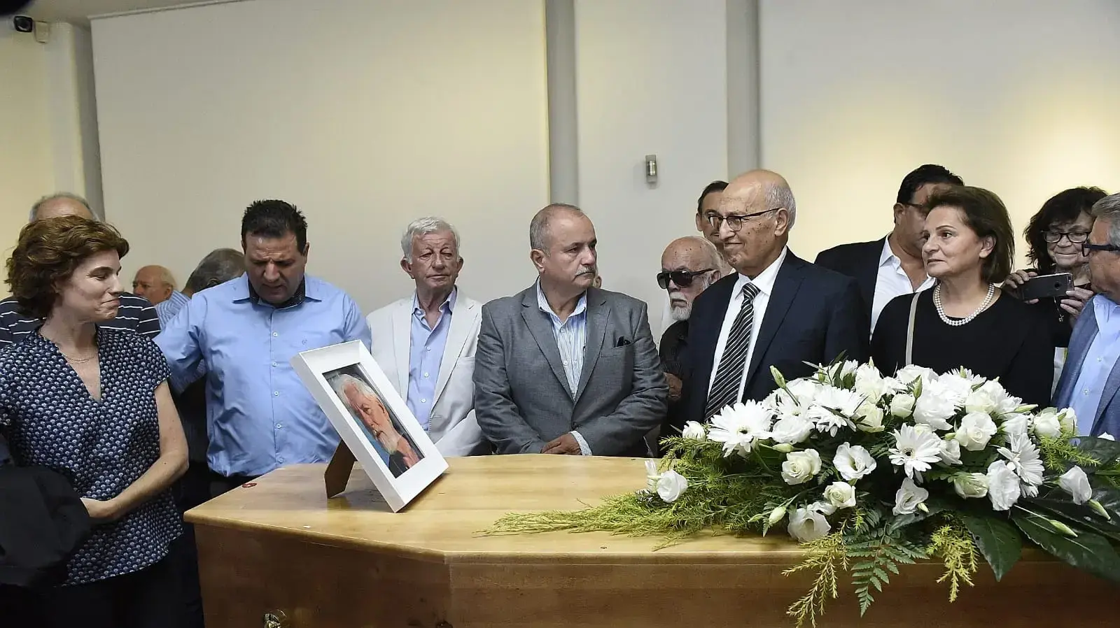 ארונו של אורי אבנרי מוצב בבית סוקולוב (בית אגודת העיתונאים) בתל אביב 22 באוגוסט 2018 ארונו של אורי אבנרי מוצב בבית סוקולוב (בית אגודת העיתונאים) בתל אביב 22 באוגוסט 2018