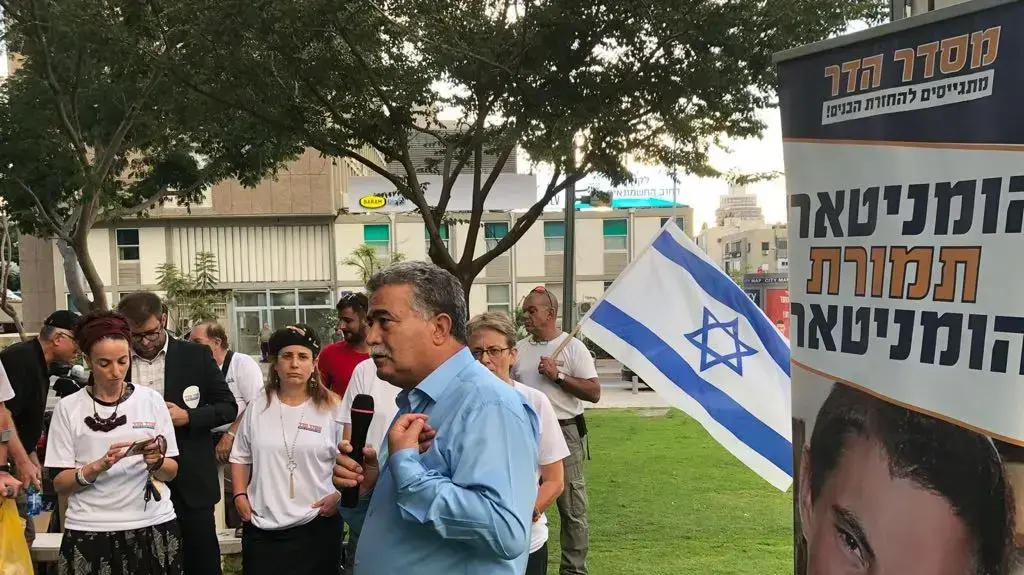 מיצג של 1,460 כומתות גולני וגבעתי למען השבת סגן הדר גולדין וסמ?ר אורון שאול מול בסיס הקריה בת?א, 26 באוגוסט 2018 מיצג של 1,460 כומתות גולני וגבעתי למען השבת סגן הדר גולדין וסמ?ר אורון שאול מול בסיס הקריה בת?א, 26 באוגוסט 2018