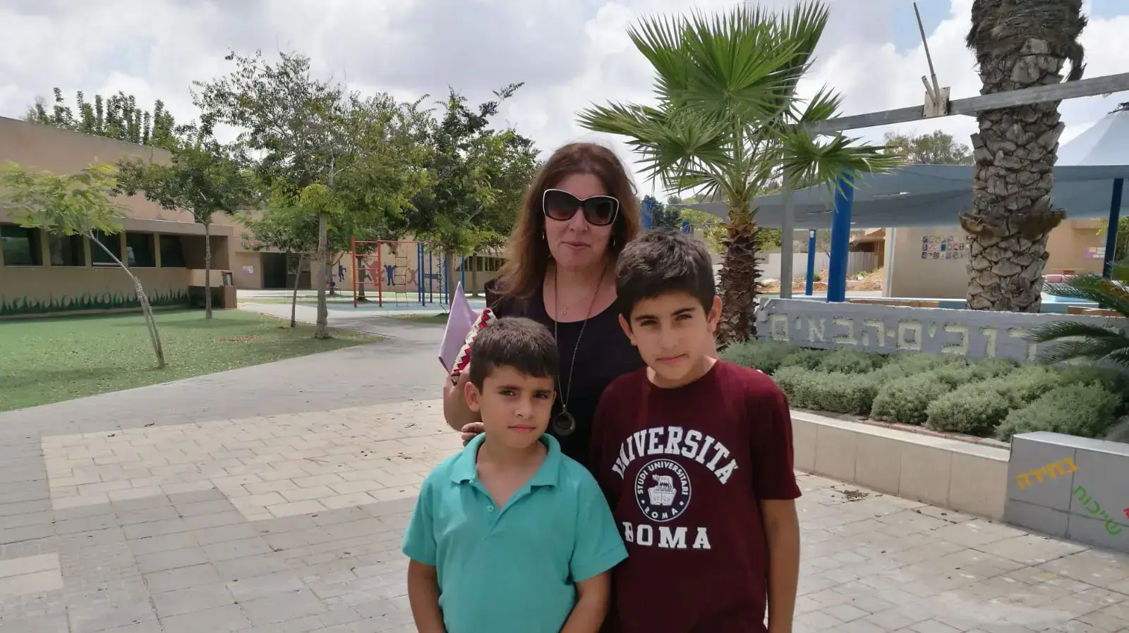 ילדי העוטף חוזרים לבית הספר
(משפחת בן שושן) ילדי העוטף חוזרים לבית הספר
(משפחת בן שושן)