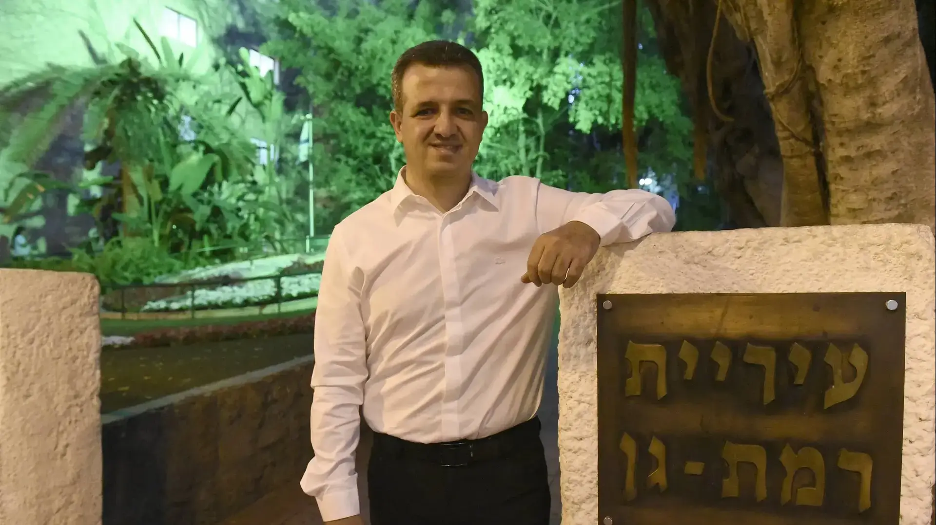 הכרזה על ההתמודדותו של כרמל שאמה, לראשות עיריית רמת גן, כיכר אורדע, רמת גן הכרזה על ההתמודדותו של כרמל שאמה, לראשות עיריית רמת גן, כיכר אורדע, רמת גן