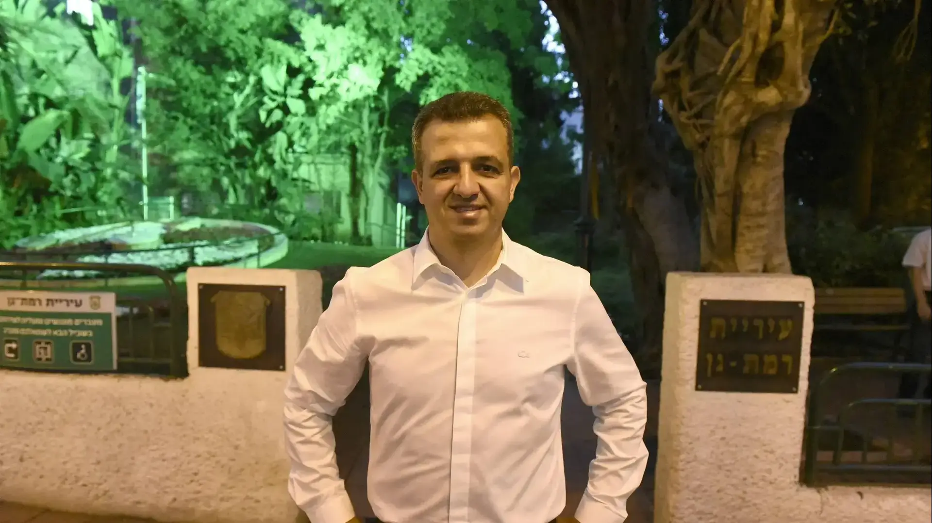 הכרזה על ההתמודדותו של כרמל שאמה הכהן, לראשות עיריית רמת גן, כיכר אורדע, רמת גן הכרזה על ההתמודדותו של כרמל שאמה הכהן, לראשות עיריית רמת גן, כיכר אורדע, רמת גן