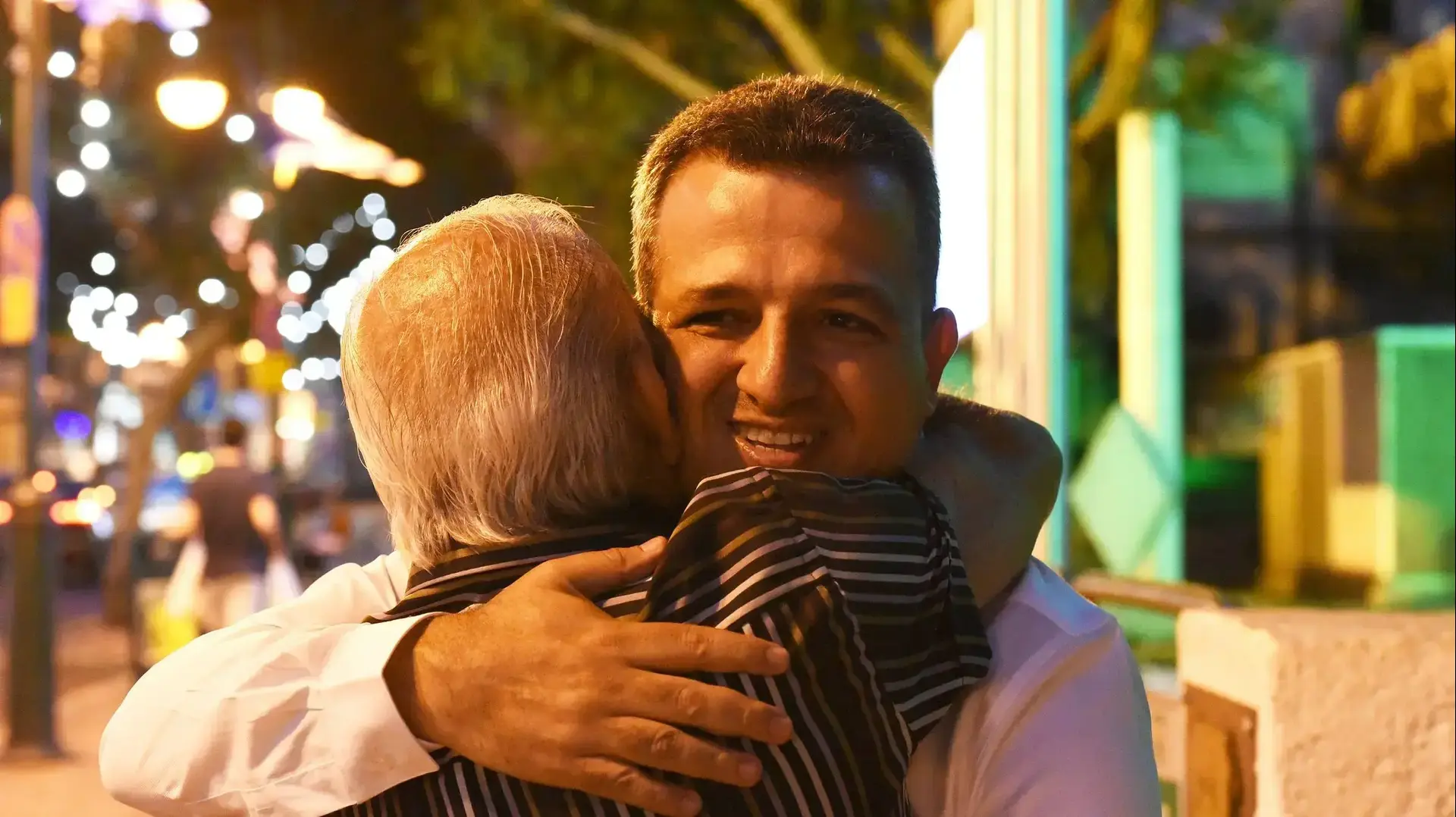 הכרזה על ההתמודדותו של כרמל שאמה, לראשות עיריית רמת גן, כיכר אורדע, רמת גן הכרזה על ההתמודדותו של כרמל שאמה, לראשות עיריית רמת גן, כיכר אורדע, רמת גן
