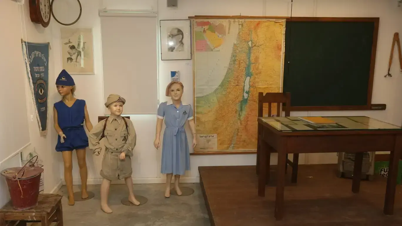 אורן נהרי חזר לימי נערותו בביה"ס הריאלי אורן נהרי חזר לימי נערותו בביה"ס הריאלי