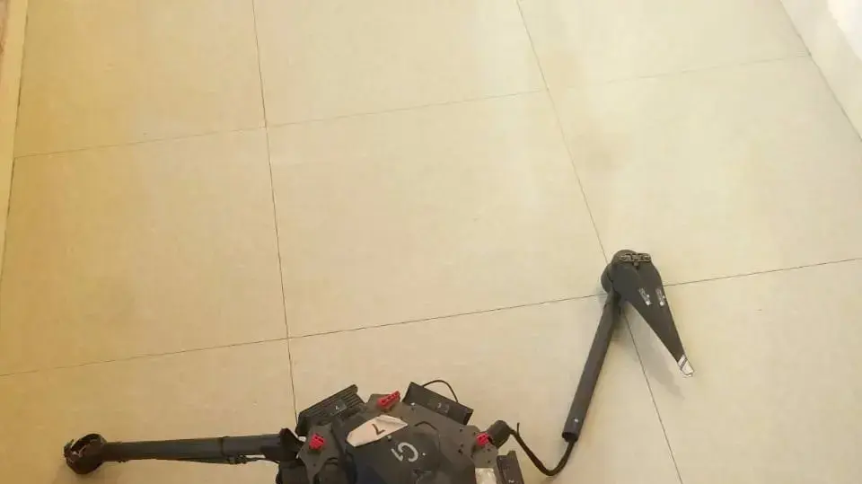 רחפן של צה"ל שמטיל רימוני גז מדמיע לטענת הפלסטינים בעזה רחפן של צה"ל שמטיל רימוני גז מדמיע לטענת הפלסטינים בעזה