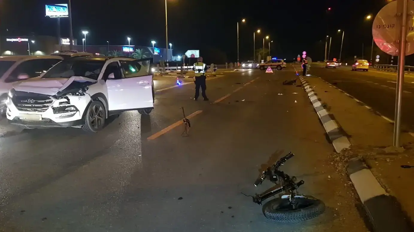 רוכב אופניים חשמליים נהרג ואחד נוסף נפצע בתאונת דרכים בצומת בת הדר ליד אשקלון רוכב אופניים חשמליים נהרג ואחד נוסף נפצע בתאונת דרכים בצומת בת הדר ליד אשקלון