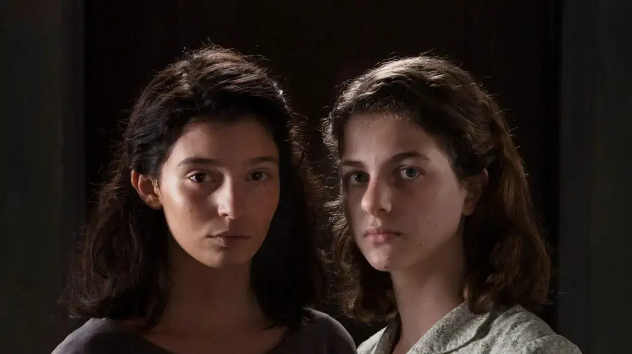 החברה הגאונה החברה הגאונה