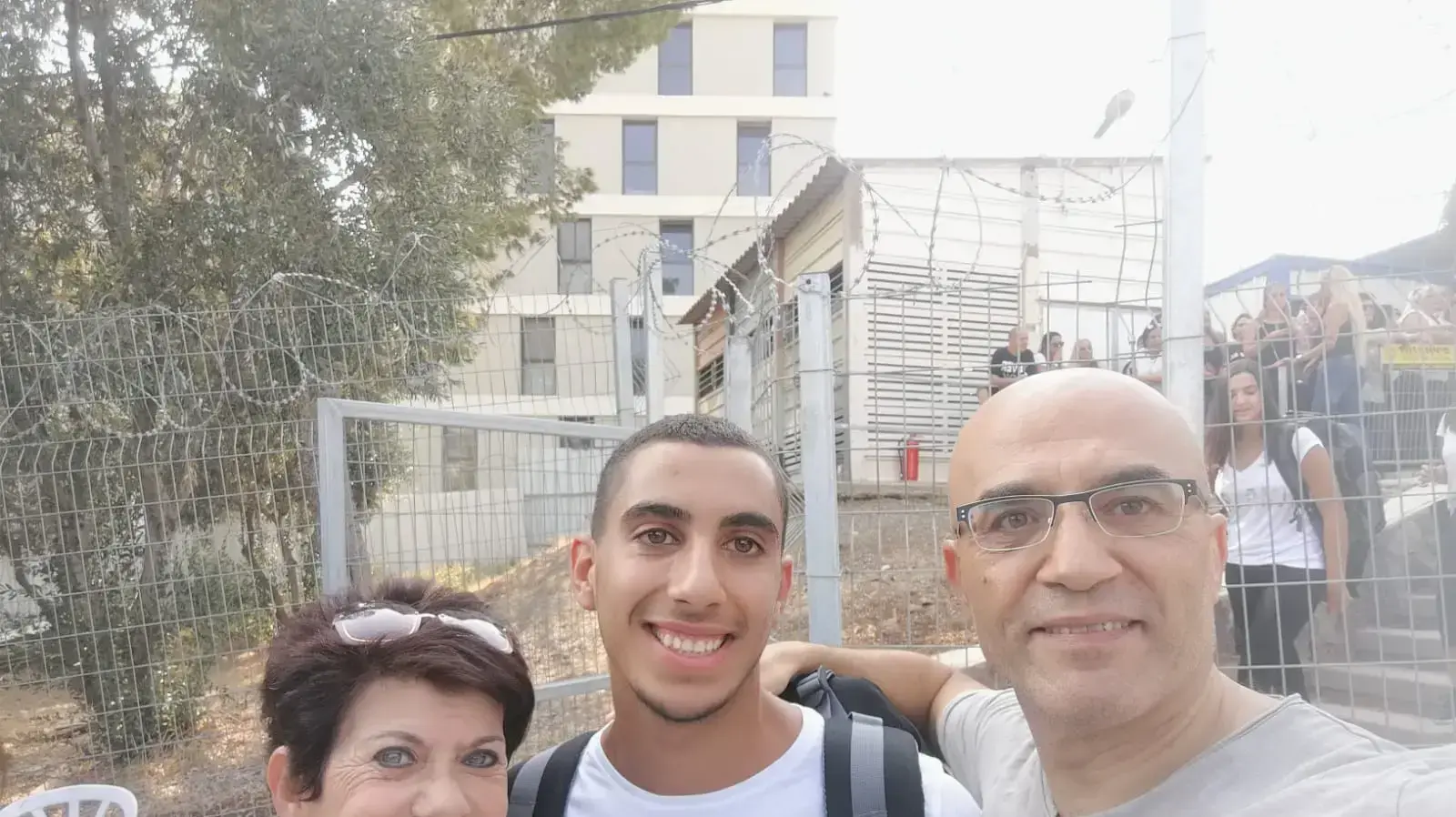 אופק שאול בלשכת גיוס טבריה עם  בני משפחה וחברים