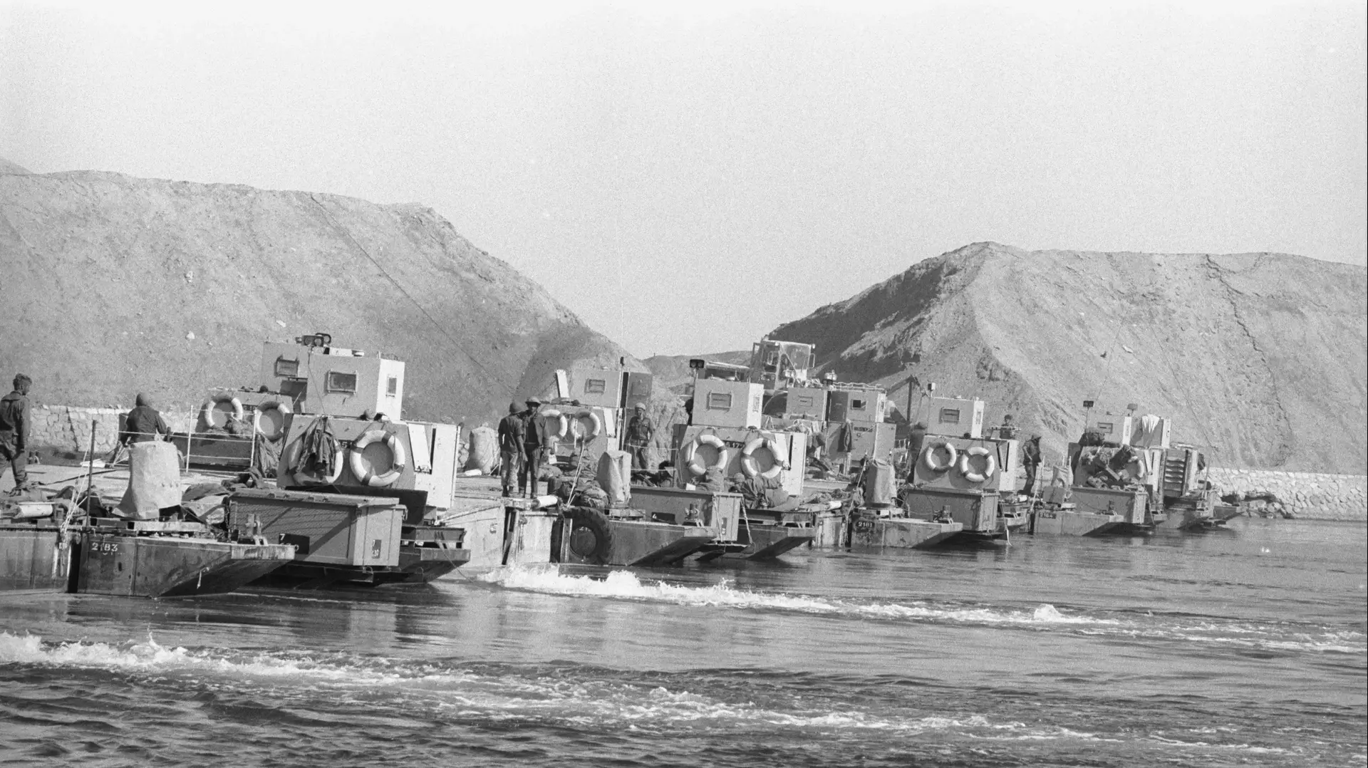 בנית גשר הדוברות מעל תעלת סואץ במלחמת יום הכיפורים, אוקטובר 1973 בנית גשר הדוברות מעל תעלת סואץ במלחמת יום הכיפורים, אוקטובר 1973
