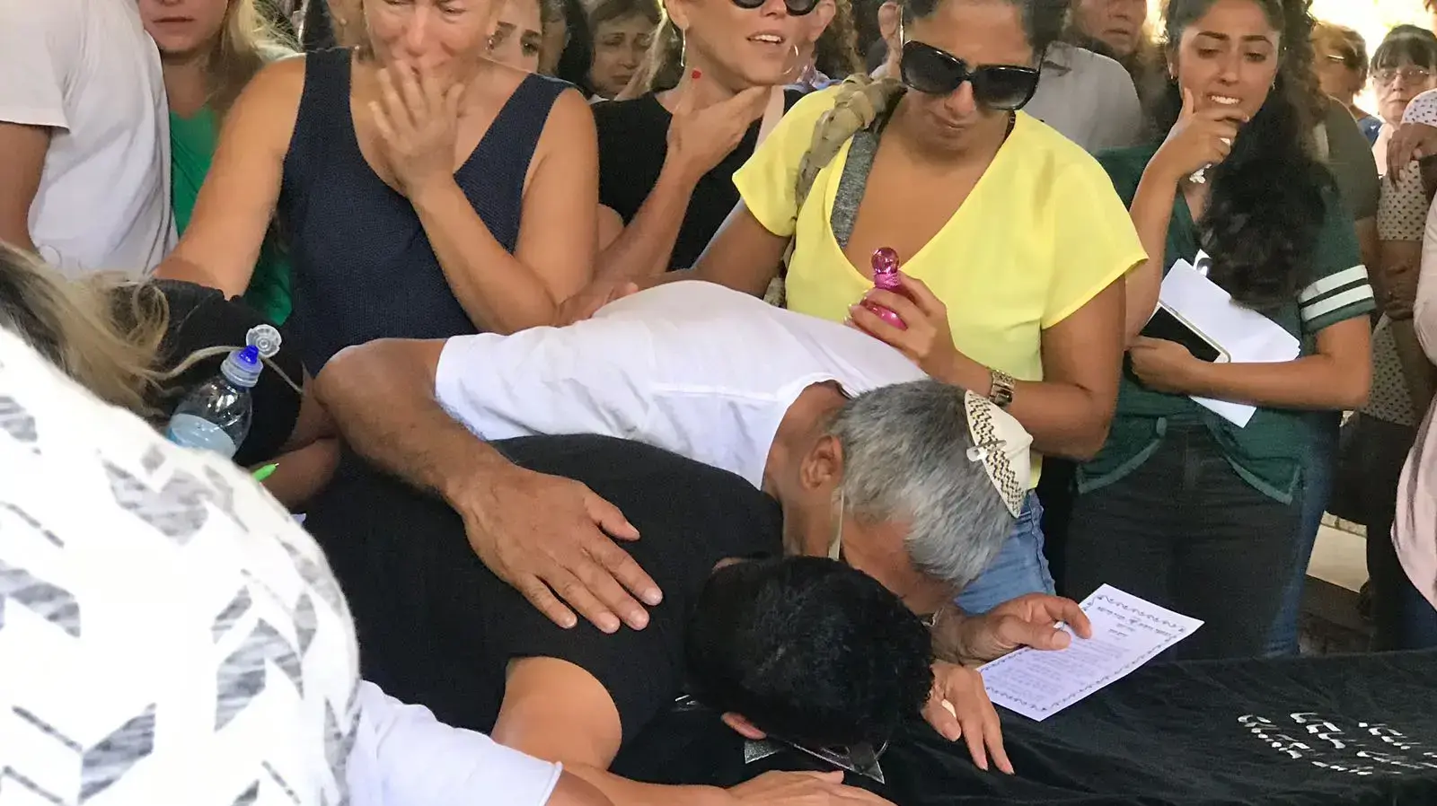 הלוייתה של אורנית מנחם שמתה מתגובה אלרגית לחלב בהודו בזיכרון יעקב ב-7 בספטמבר 2018