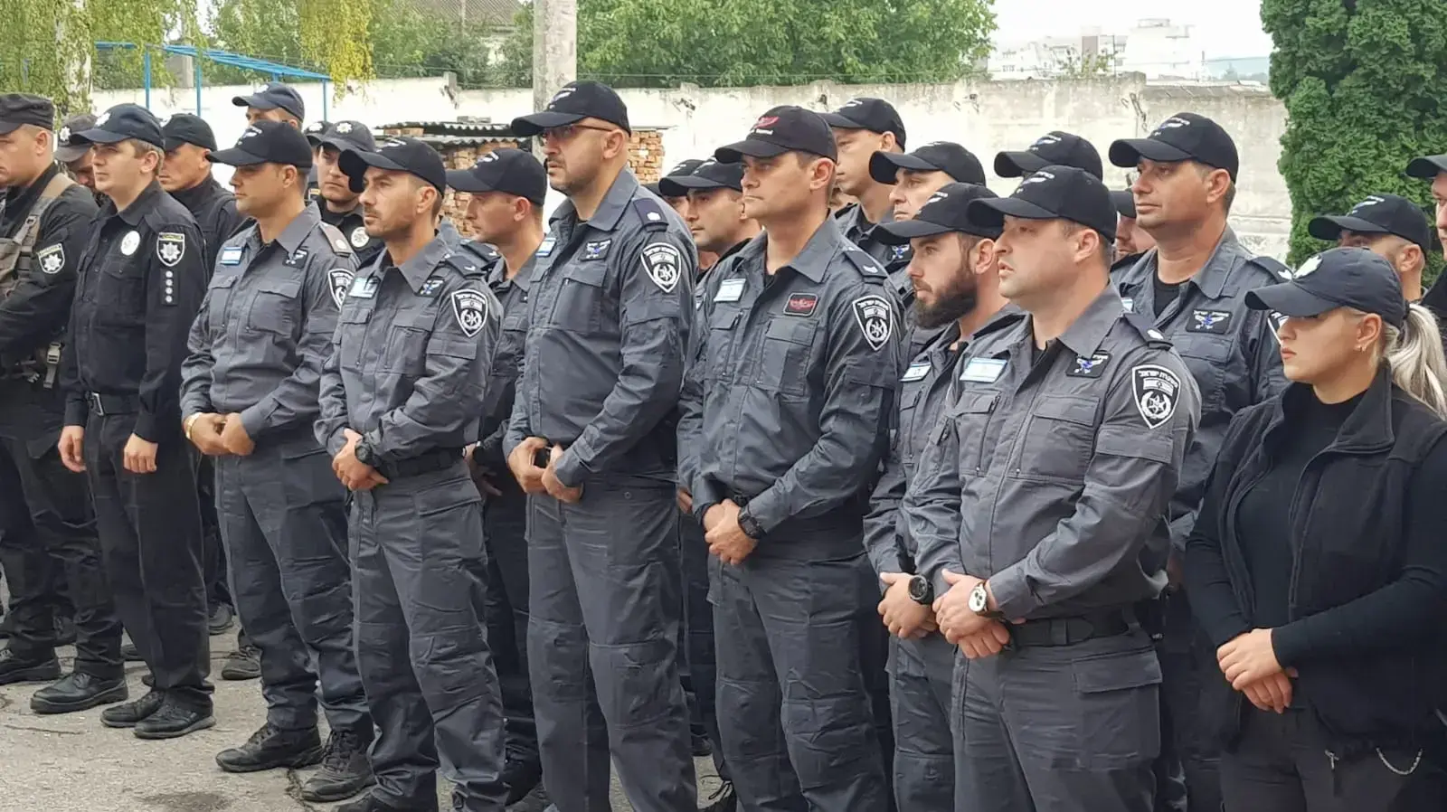 שוטרים ישראלים ואוקראינים שיאבטחו את המתפללים באומן שוטרים ישראלים ואוקראינים שיאבטחו את המתפללים באומן