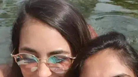 אורנית מנחם שטיילה בהודו ומתה מתגובה אלרגית לחלב עם חברתה פולינה אורנית מנחם שטיילה בהודו ומתה מתגובה אלרגית לחלב עם חברתה פולינה