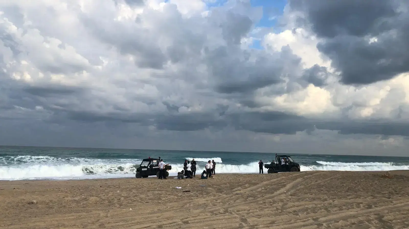 צעירה טבעה למוות בחוף פלמחים, מד"א צעירה טבעה למוות בחוף פלמחים, מד"א