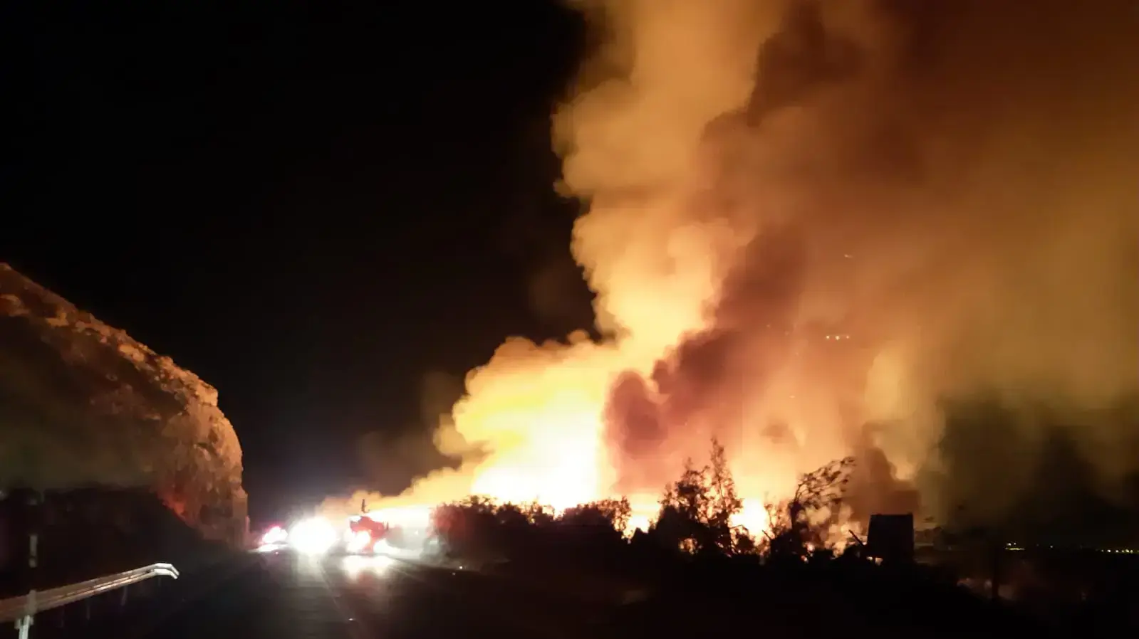 שריפה בשמורת עינות צוקים שריפה בשמורת עינות צוקים