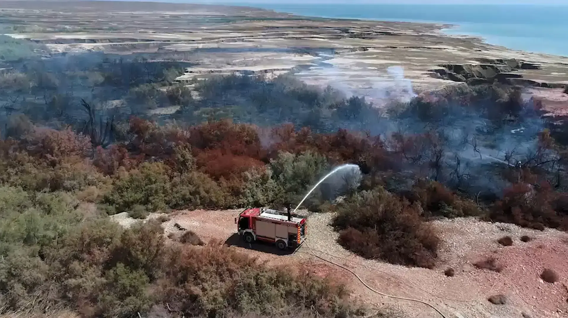 מאות דונם נשרפו בשמורת עינות צוקים שליד ים המלח מאות דונם נשרפו בשמורת עינות צוקים שליד ים המלח