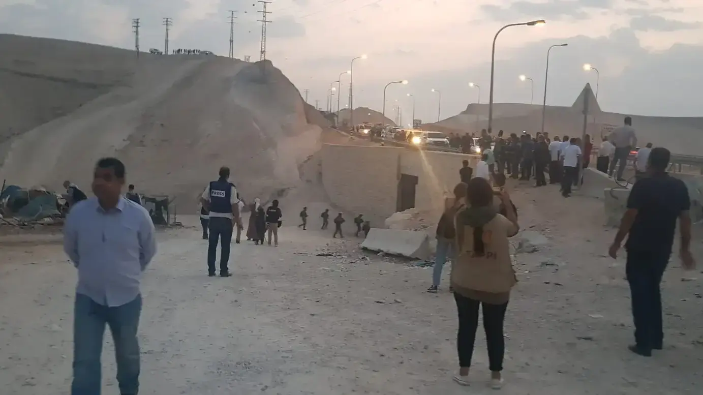 המבנים הזמניים שפונו לפנות בוקר סמוך לכפר חאן אל אחמר המבנים הזמניים שפונו לפנות בוקר סמוך לכפר חאן אל אחמר