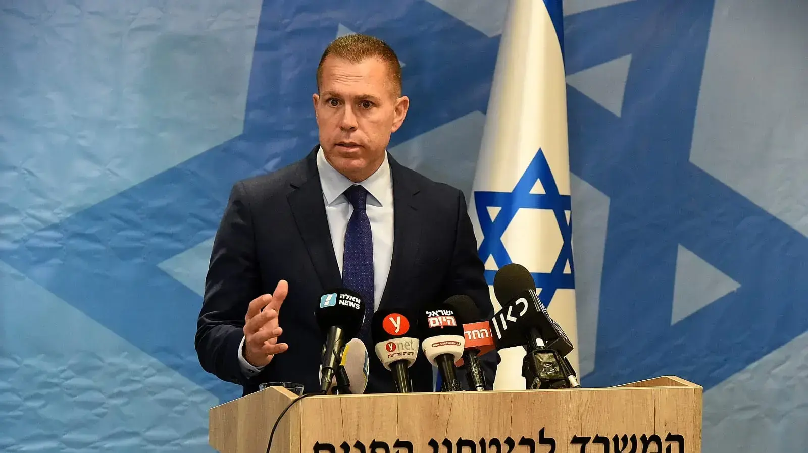 גלעד ארדן במסיבת עיתונאים בה יציג את המועמדים הסופיים למפכ"לות, בניין צ'מפיון, בני ברק גלעד ארדן במסיבת עיתונאים בה יציג את המועמדים הסופיים למפכ"לות, בניין צ'מפיון, בני ברק