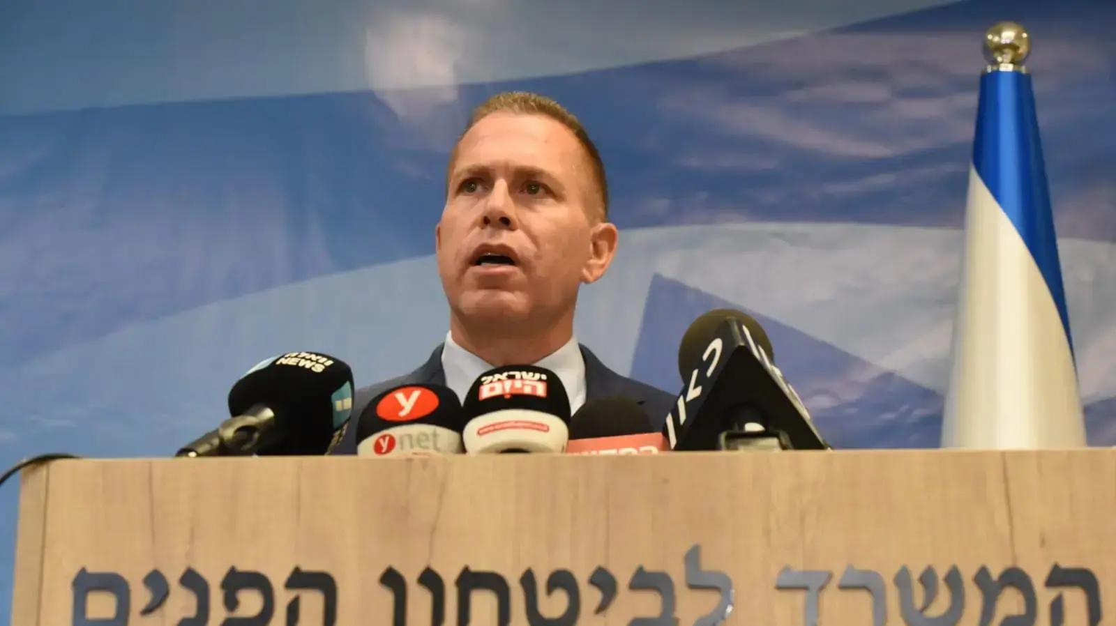גלעד ארדן במסיבת עיתונאים בה יציג את המועמדים הסופיים למפכ"לות, בניין צ'מפיון, בני ברק גלעד ארדן במסיבת עיתונאים בה יציג את המועמדים הסופיים למפכ"לות, בניין צ'מפיון, בני ברק