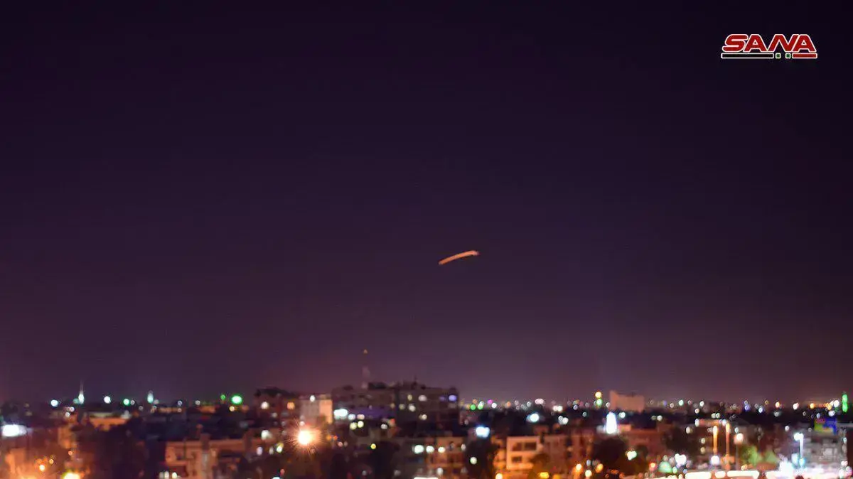 טיל שנורה בשמי נמל התעופה הבינלאומי של דמשק, סוריה, 15 בספטמבר 2018 טיל שנורה בשמי נמל התעופה הבינלאומי של דמשק, סוריה, 15 בספטמבר 2018