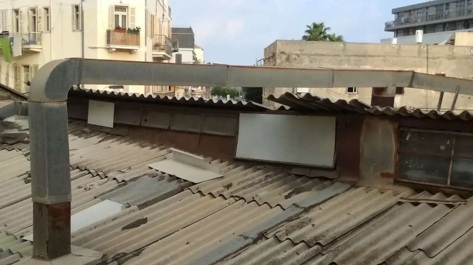 מפעל מזהם ביפו הפולט ריחות רעילים לעבר בתים הנמצאים בסביבה ומהווה מטרד 16/8/18 מפעל מזהם ביפו הפולט ריחות רעילים לעבר בתים הנמצאים בסביבה ומהווה מטרד 16/8/18