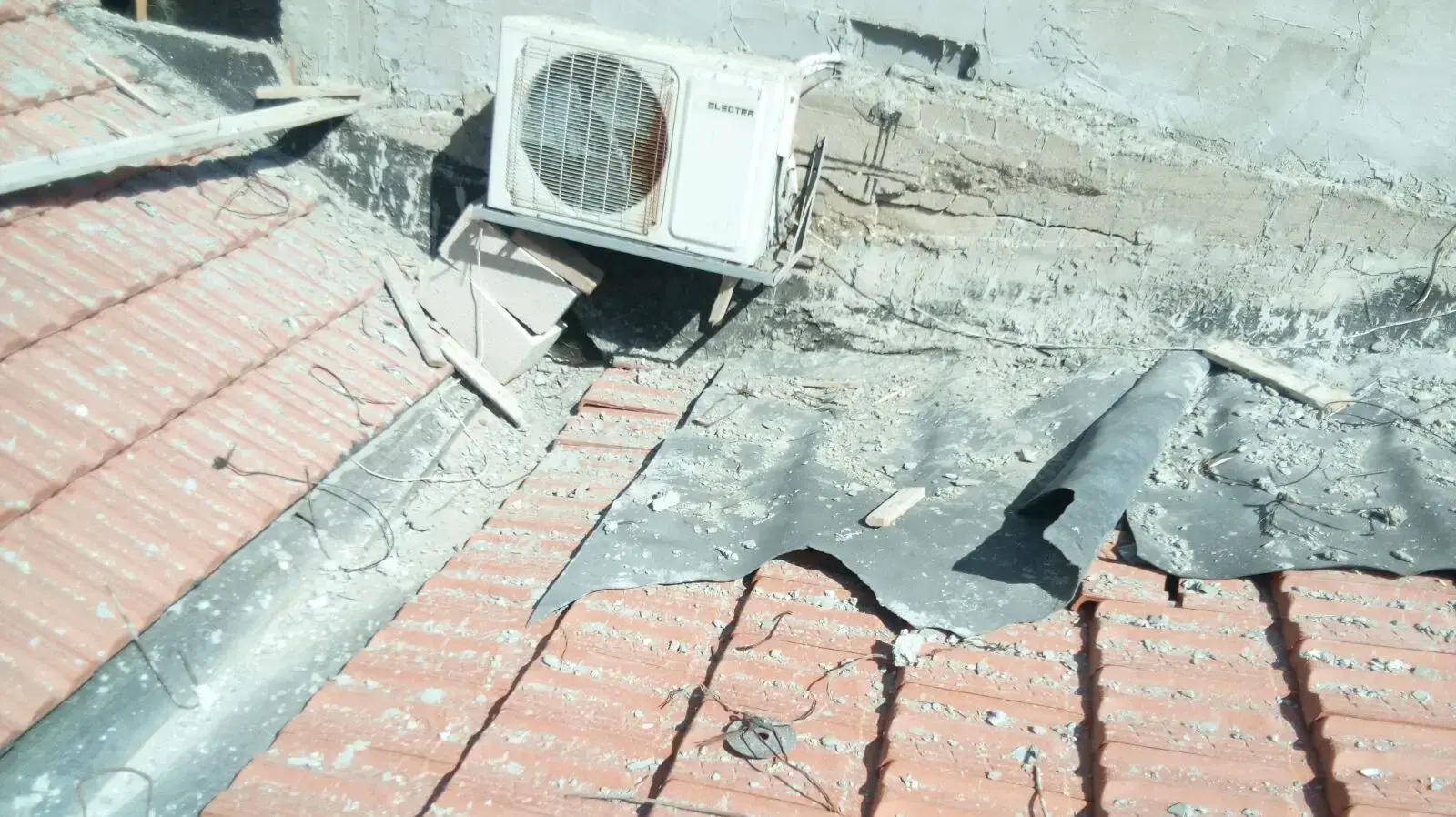 בית הכנסת הראשון בנווה צדק נפגע מעבודות בנייה סמוכות בית הכנסת הראשון בנווה צדק נפגע מעבודות בנייה סמוכות