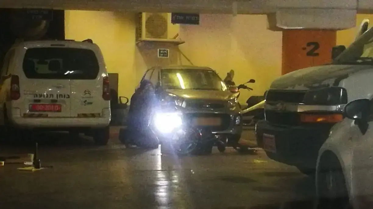חוקרי משטרת ת"א ביצעו בדיקות מעבדה למכונית הקאיה של הכדורגלן יצחק אספה חוקרי משטרת ת"א ביצעו בדיקות מעבדה למכונית הקאיה של הכדורגלן יצחק אספה