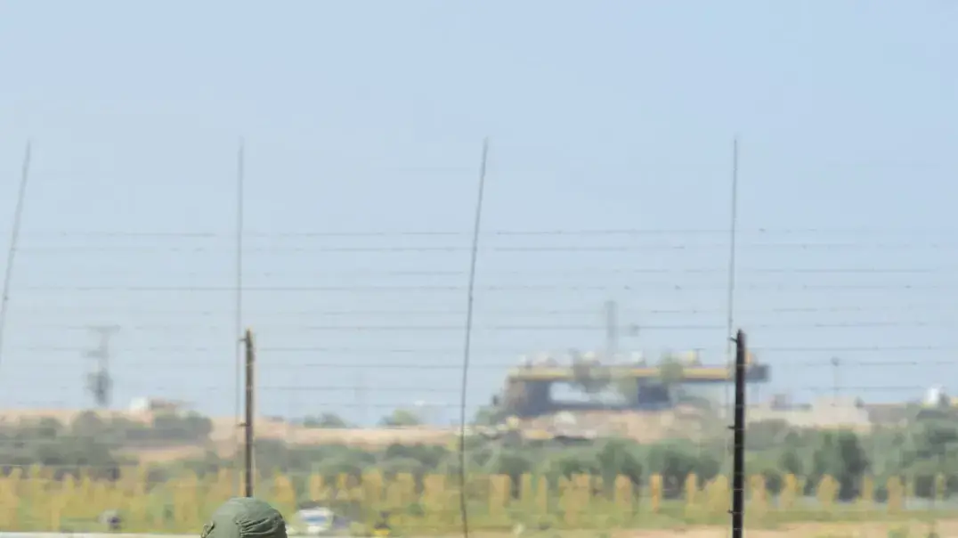 פעילות לוחמי חיל ההנדסה מיחידת יהל"ם לנטרול וזיכוי מבוקר של המטענים והרימונים שהושלכו אמש במסגרת הפרות הסדר האלימות שהוביל ארגון הטרור חמאס לאורך גדר המערכת ברצועת עזה. פעילות לוחמי חיל ההנדסה מיחידת יהל"ם לנטרול וזיכוי מבוקר של המטענים והרימונים שהושלכו אמש במסגרת הפרות הסדר האלימות שהוביל ארגון הטרור חמאס לאורך גדר המערכת ברצועת עזה.
