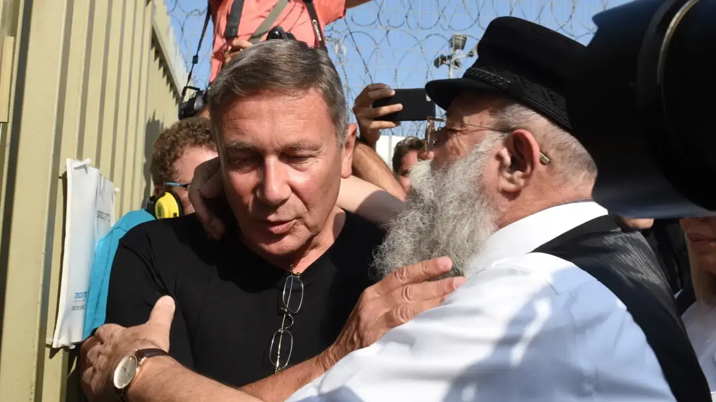 נוחי דנקר נכנס לכלא מעשיהו 2 באוקטובר 2018 