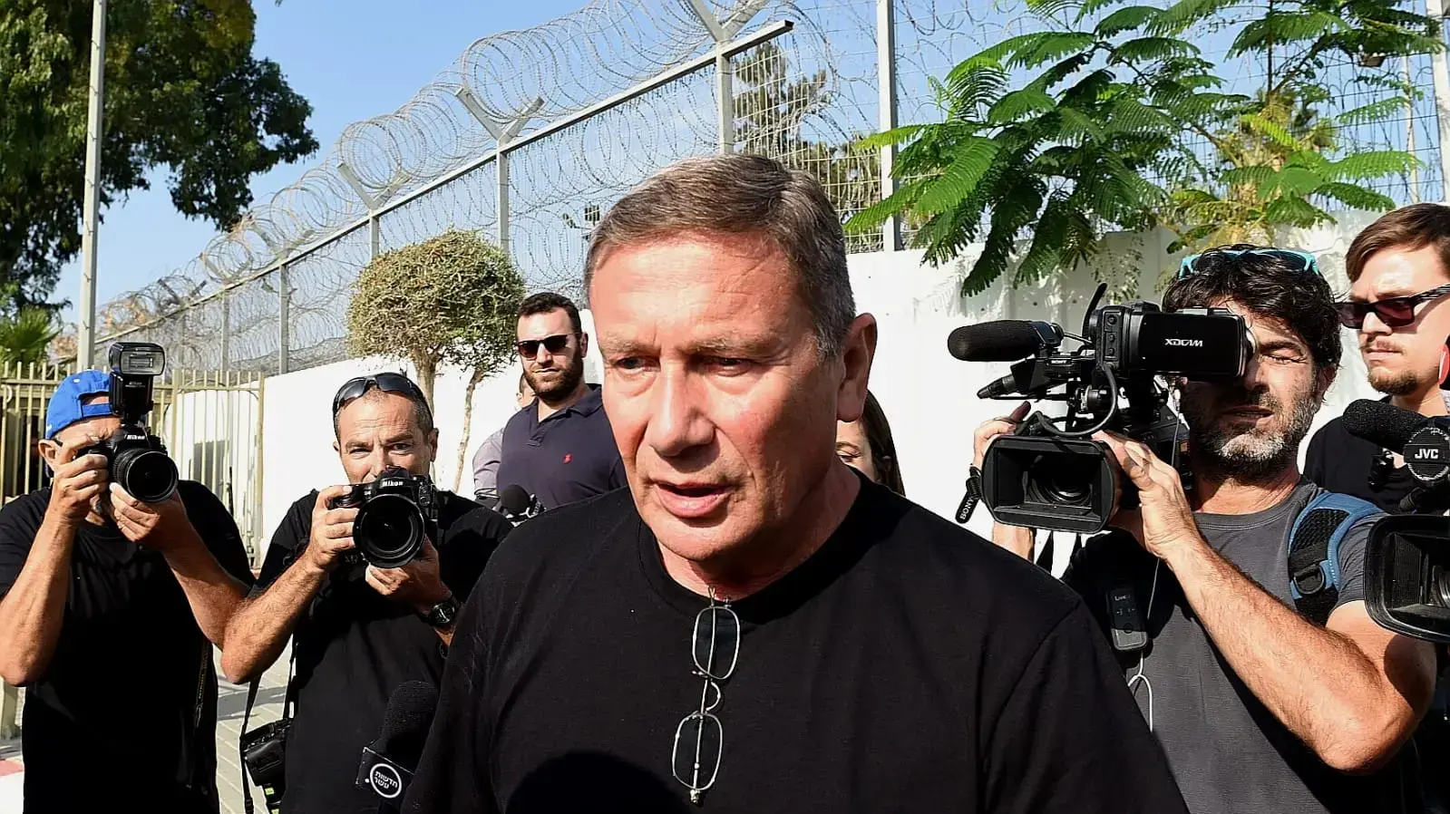 נוחי דנקר נכנס לכלא מעשיהו 2 באוקטובר 2018