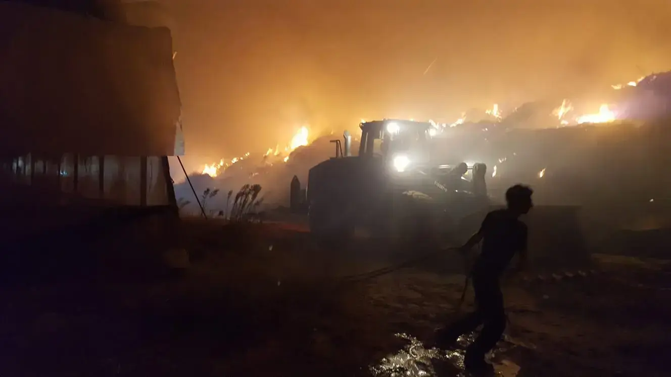 שריפה בחממות קיבוץ עין הבשור במועצה אזורית אשכול שבעוטף עזה 6.10.2018 שריפה בחממות קיבוץ עין הבשור במועצה אזורית אשכול שבעוטף עזה 6.10.2018