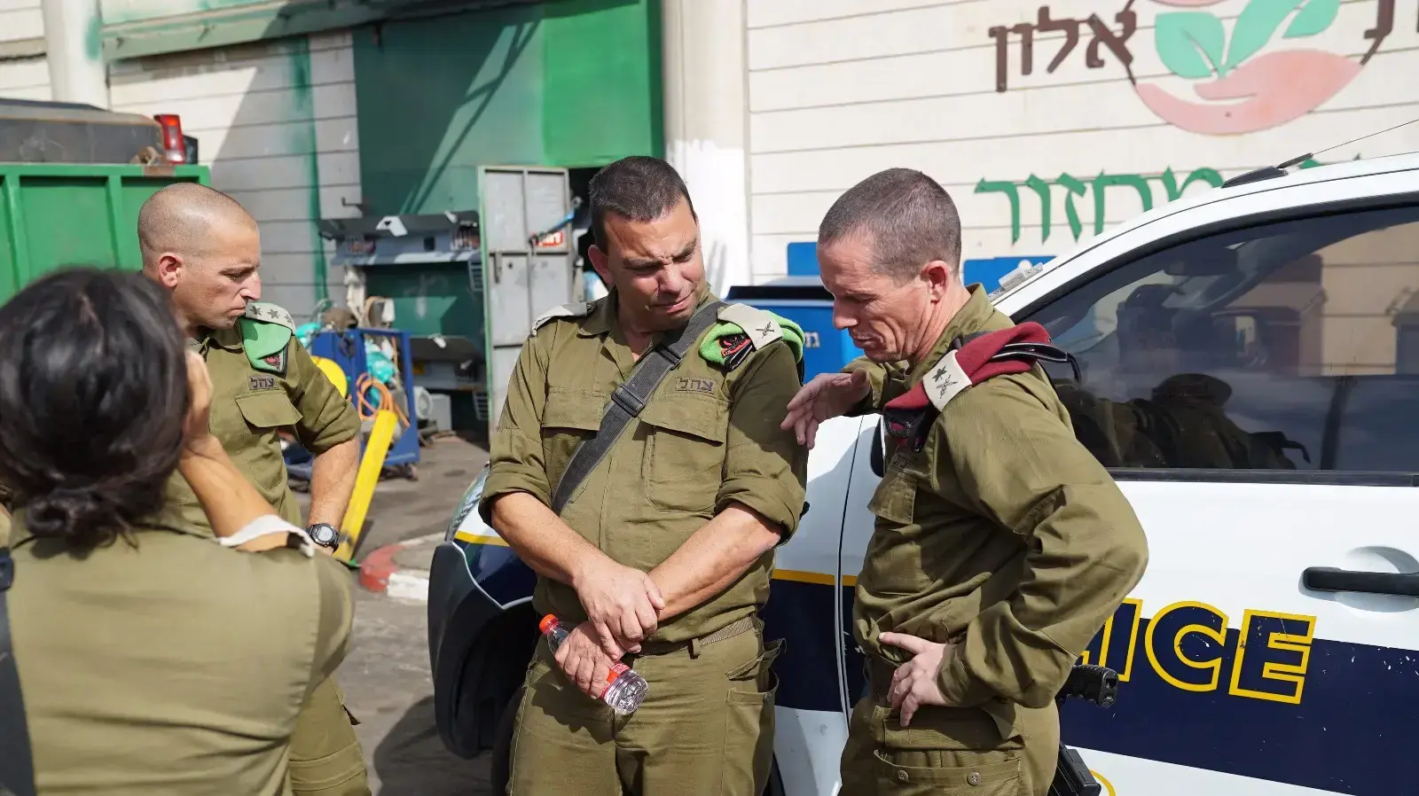 מפקד פיקוד המרכז, אלוף נדב פדן, מפקד האוגדה, תת-אלוף ערן ניב ומפקד החטיבה, אלוף-משנה עידן כץ בזירת אירוע הירי באזור התעשייה ברקן, 7 באוקטובר 2018 מפקד פיקוד המרכז, אלוף נדב פדן, מפקד האוגדה, תת-אלוף ערן ניב ומפקד החטיבה, אלוף-משנה עידן כץ בזירת אירוע הירי באזור התעשייה ברקן, 7 באוקטובר 2018