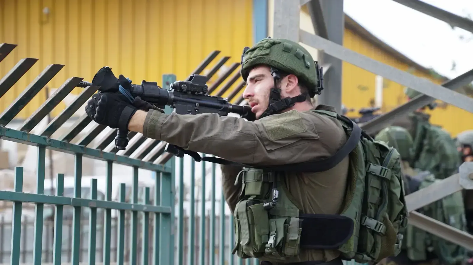 מפקד פיקוד המרכז, אלוף נדב פדן, מפקד האוגדה, תת-אלוף ערן ניב ומפקד החטיבה, אלוף-משנה עידן כץ בזירת אירוע הירי באזור התעשייה ברקן, 7 באוקטובר 2018 מפקד פיקוד המרכז, אלוף נדב פדן, מפקד האוגדה, תת-אלוף ערן ניב ומפקד החטיבה, אלוף-משנה עידן כץ בזירת אירוע הירי באזור התעשייה ברקן, 7 באוקטובר 2018