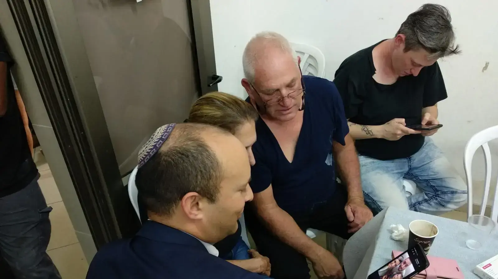 בית משפחת הנרצחת מפיגוע הירי במפעל בברקן קים לבנגורנד-יחזקאל בית משפחת הנרצחת מפיגוע הירי במפעל בברקן קים לבנגורנד-יחזקאל