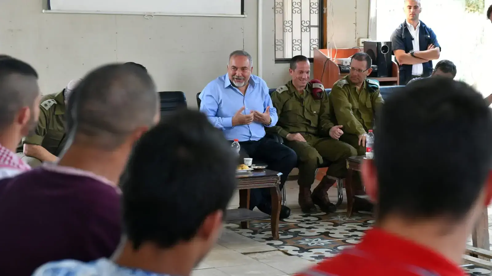שר הביטחון אביגדור ליברמן במפגש עם מסתערבי יחידת דובדבן 9 באוקטובר 2018 שר הביטחון אביגדור ליברמן במפגש עם מסתערבי יחידת דובדבן 9 באוקטובר 2018