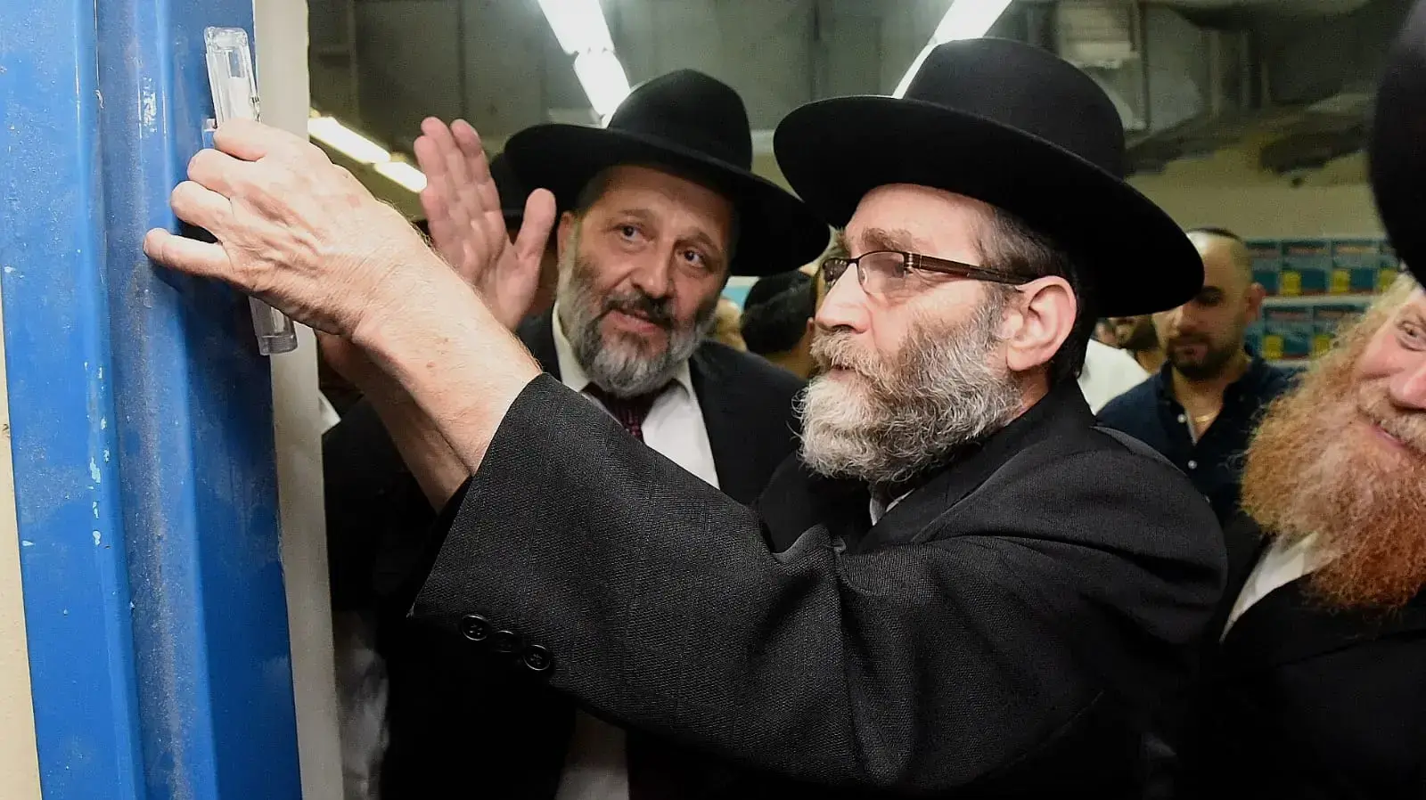 משה גפני ואריה דרעי בפתיחת מטה הבחירות לראשות עיר בית שמש משה גפני ואריה דרעי בפתיחת מטה הבחירות לראשות עיר בית שמש